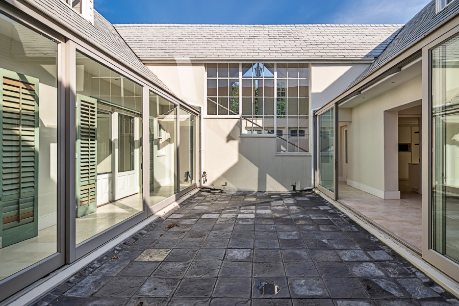 5 Bedroom Property for Sale in Constantia Western Cape
